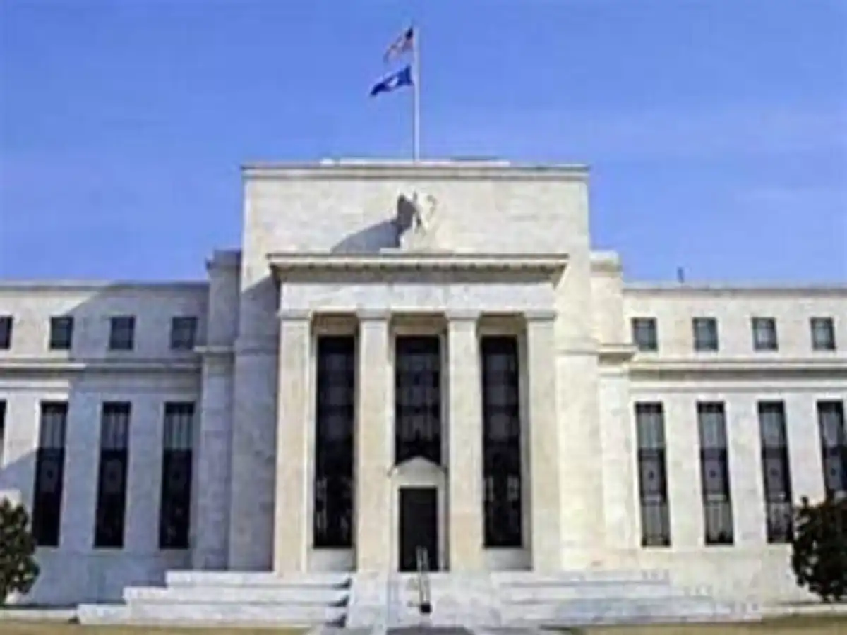 What is Federal Reserve Interest: अमेरिकी फेडरल रिजर्व क्यों नहीं बड़ा रहा ब्याज दरें