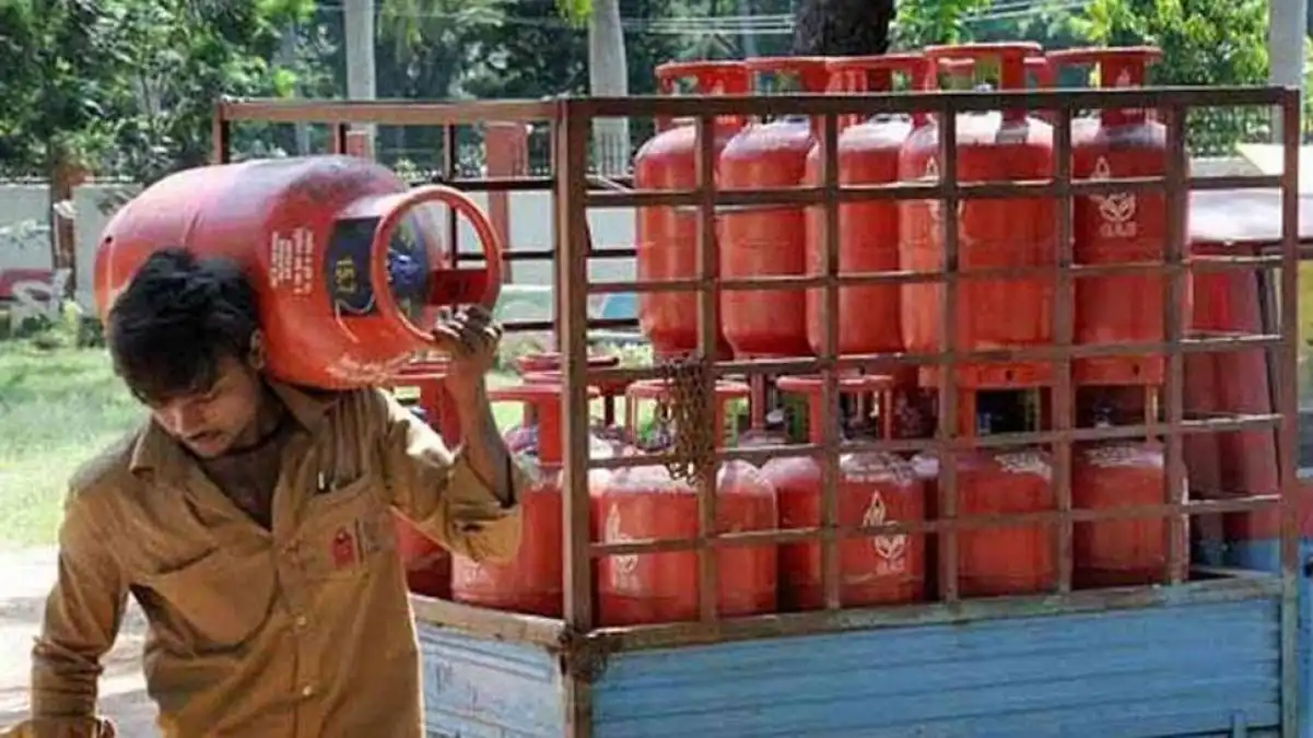 LPG Gas Cylinder Price Update: क्यों बीजेपी ने किया 400 रूपये सस्ता सिलेंडर