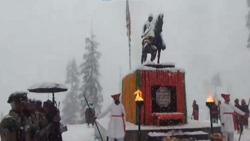 Frozen Reverence: Loc Troops Honor Chhatrapati Shivaji's Spirit