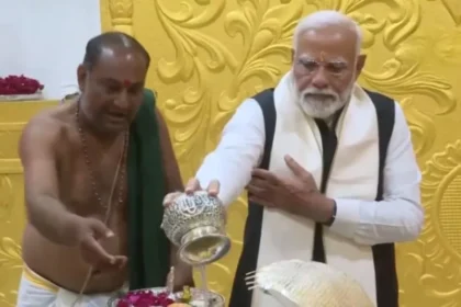Divine Connection: PM Modi Seeks Blessings at Valinath Dham