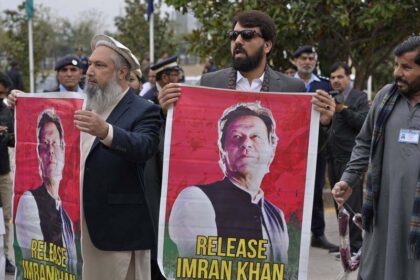 Imran Khan's Allies Disrupt Swearing-In Ceremony of Pakistan's Fresh Parliament