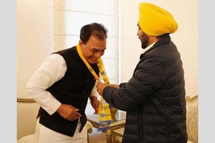 Surprising Move: Punjab Congress Legislator Embraces AAP