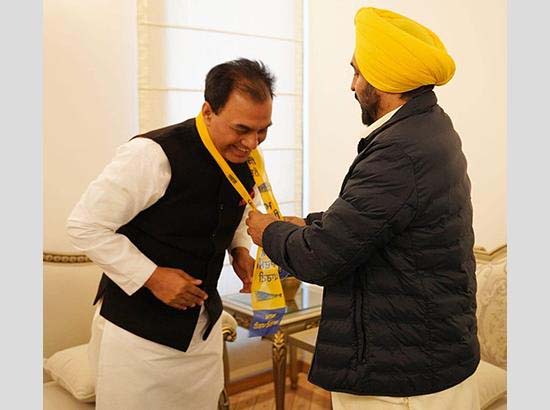 Surprising Move: Punjab Congress Legislator Embraces AAP