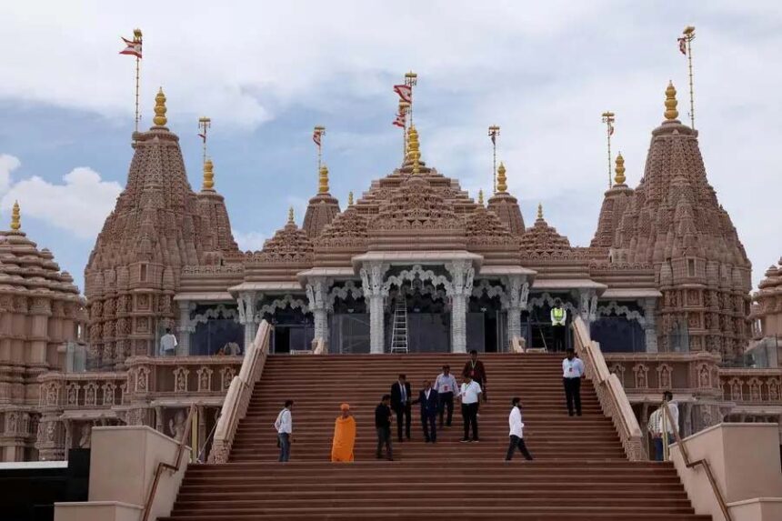 BAPS Hindu Mandir Debut: 65K Seekers Thrilled by Abu Dhabi's Spiritual Oasis