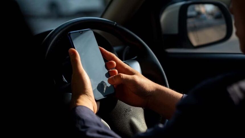 Alarming Rise: Delhi Witnesses 149% Surge in Mobile Phone Driving Cases