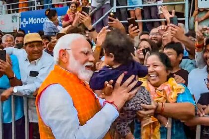 Rakhi Bond: Touching Moment Between Elderly Woman and PM Modi