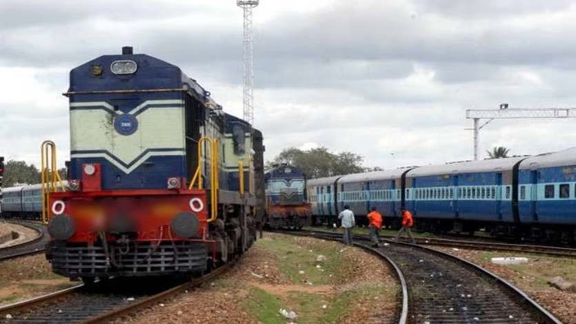 Safety Alert: Central Railway's Crackdown on Irregular AC Travel!