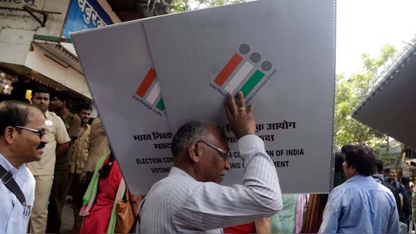 Lok Sabha Election: 904 Candidates Compete in Heatwave