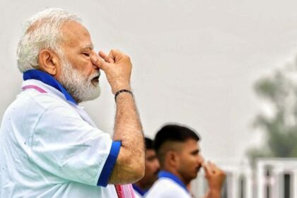 Modi Set to Grace Srinagar with Yoga