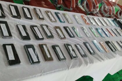 Meerut police got a big success, recovered mobiles worth 24 lakhs and returned them to their owners