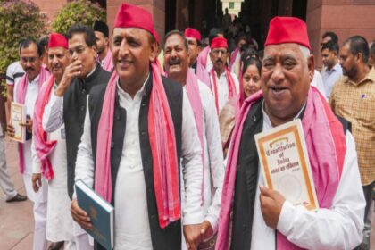 With the help of Ayodhya MP Awadhesh Prasad, Akhilesh Yadav is giving the message of PDA's victory