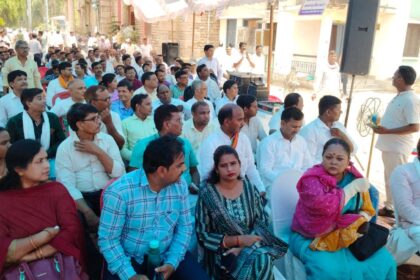 Teachers of aided educational institutions demonstrated at the Directorate of Education