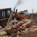 SDM started bulldozer on illegal construction