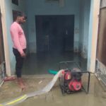 Even after 24 hours, houses in Ayodhya's Jalwanpura are still filled with water