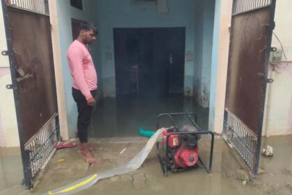 Even after 24 hours, houses in Ayodhya's Jalwanpura are still filled with water