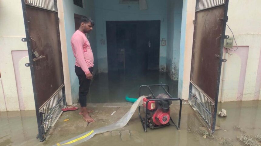 Even after 24 hours, houses in Ayodhya's Jalwanpura are still filled with water