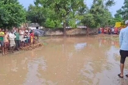 Lightning fell on the road from the sky, water came out from the ground and it became a pond