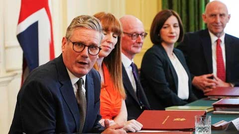 New UK PM: Starmer's Bold First Cabinet Meeting