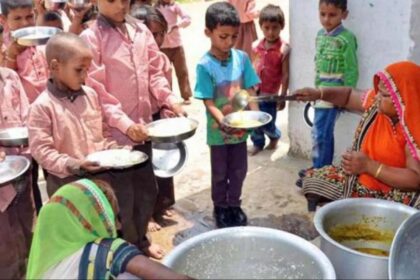 Innocents are being made fun of in mid-day meal, instead of nutritious food they are getting khichdi and thin dal