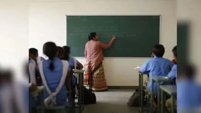 LG bans transfer of 5000 teachers in Delhi