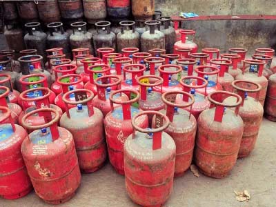 Big gift from the government before the budget, LPG cylinder becomes cheaper