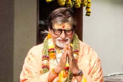 Amitabh Bachchan gave a wonderful surprise to the fans during Sunday Darshan