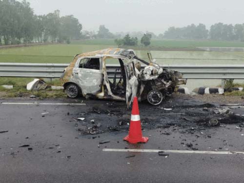 Tragic accident in Haryana... Car caught fire after colliding with a truck, three people burnt alive