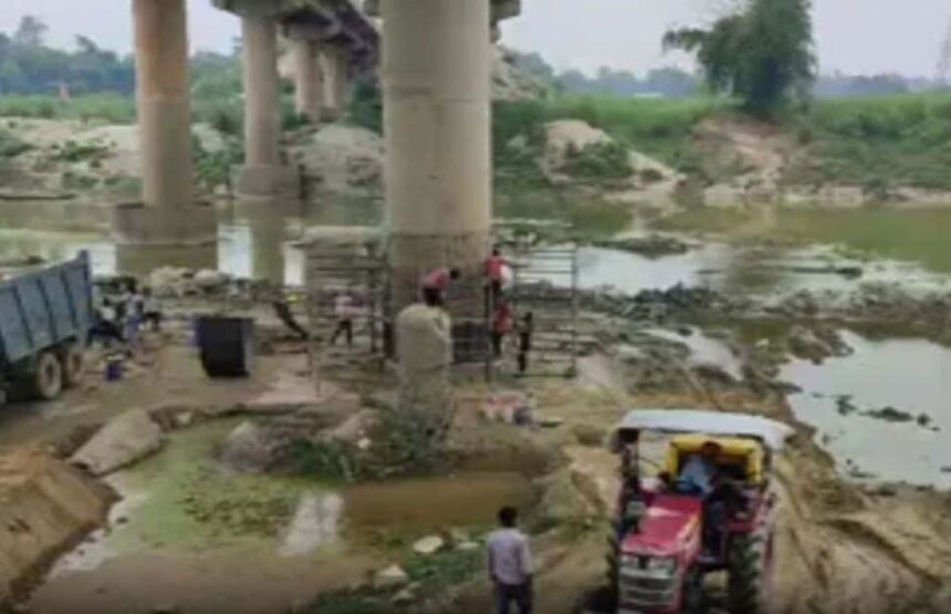 The bridge of Jaunpur collapsed in just 4 years