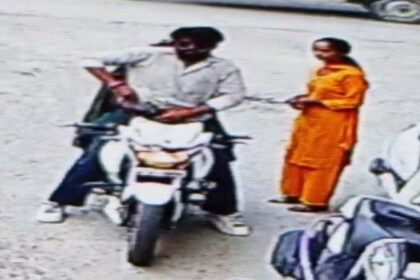 Man Took Two Girls On A Bike At Gunpoint In Kashipur