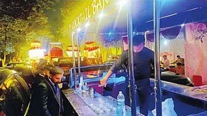 Noida: Liquor Served On The Road By Making A Bar In A Vintage Car