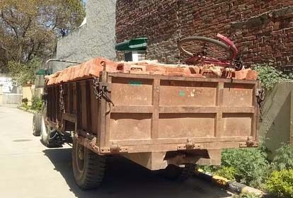 A student going to school was crushed by a tractor in Lucknow