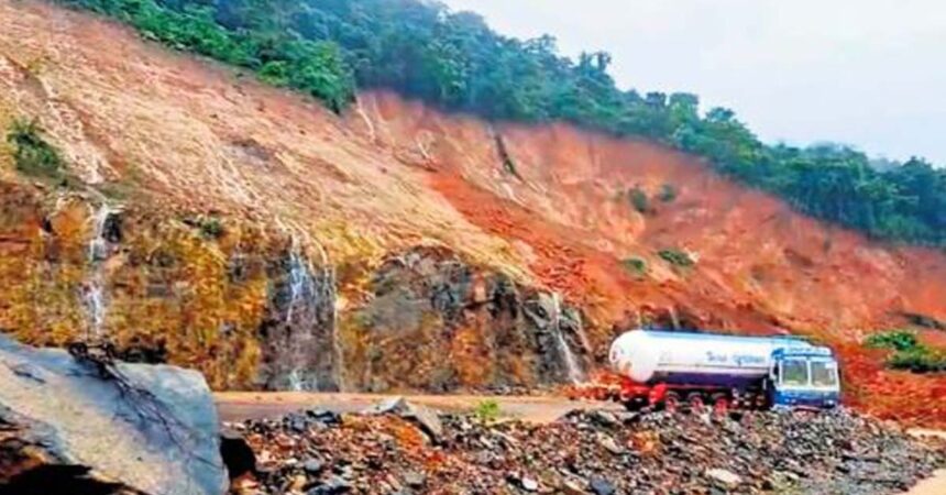 4 dead, 3 missing after landslide in Kannada