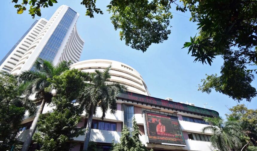 Stock market opened at record high, Sensex fell 52 points, Nifty crossed 24,800