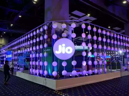 Jio's profit is Rs 3 thousand crores, Reliance suffers a loss of 5 percent