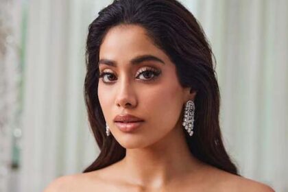 Janhvi Kapoor, who suffered from food poisoning, has been discharged from the hospital. Father Boney Kapoor shared the health update