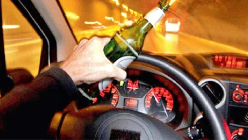 Police action on 17 people who were drinking alcohol by making a 'car bar' on the roadside