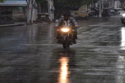 Meteorological department alerts for storm and heavy rain in 45 districts of UP