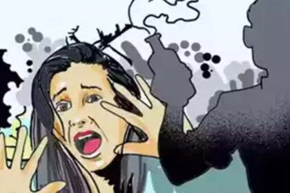young man threw acid on sister who was going with her brother in Lucknow