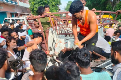 Horrible accident in Ballia: Pickup collided with parked truck, two students died; 10 injured, they boarded the vehicle despite being forbidden