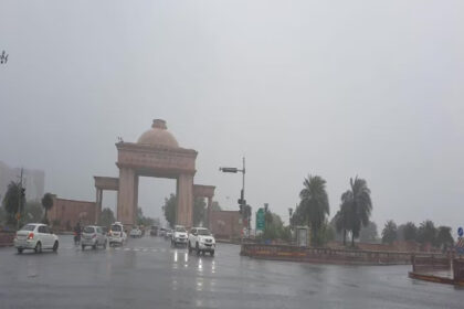 Torrential rain in Lucknow; Water filled in assembly, municipal corporation headquarters, heavy rains in 10-12 districts of UP