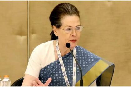 The atmosphere is in our favour... the results of 4 states will change national politics', Sonia Gandhi gave a mantra to Congress MPs