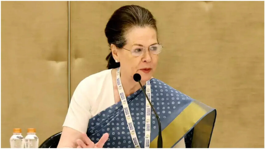 The atmosphere is in our favour... the results of 4 states will change national politics', Sonia Gandhi gave a mantra to Congress MPs