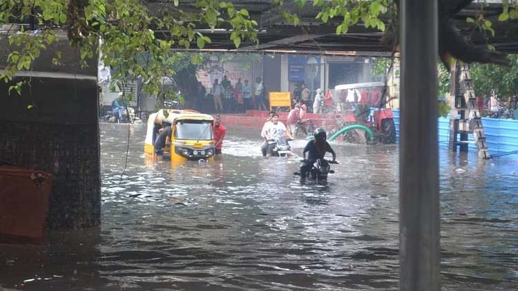 Heavy rain brought trouble in Mathura; water filled in underpass