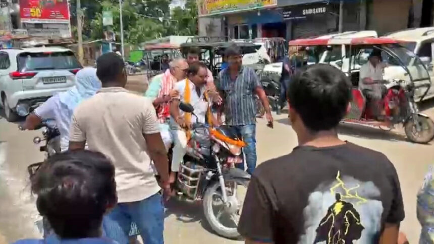 Massive protest against the Union Minister in his own parliamentary constituency: Striking ANMs stopped Giriraj Singh's convoy, BJP leaders abandoned their vehicles and fled on bikes