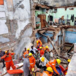 Two houses collapsed near Kashi Vishwanath temple...1 dead: Victim said-applications for repair of dilapidated houses were not approved; PM spoke to the commissioner