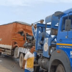 Another speeding truck rammed into a truck parked on the highway from behind, 4 people died in a horrific road accident