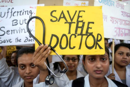 Doctors Protest Kolkata Murder with Black Bands