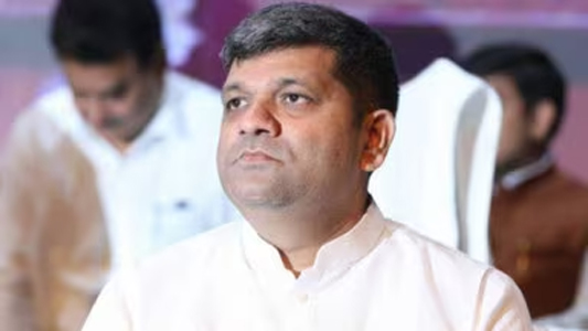 Cabinet Minister Ashish Patel reprimanded the police for not solving the murder of the woman!