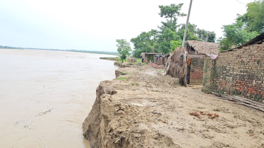 Rivers wreak havoc in UP, Rapti in spate in Shravasti, hours of effort to rescue citizens trapped in flood