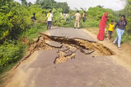 People going from Gandhinagar to Latifshah should be careful, the road there can collapse anytime